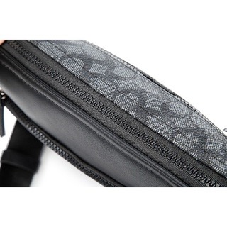 男士斜背包 C紋斜背包 休閒簡約側背包 男生單肩街頭時尚側背包 學生潮流斜背包 郵差挎包 時尚男包男士斜背包 C紋斜背包-細節圖5