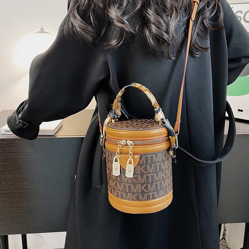 時尚潮流老花 水桶包 洋氣質感大容量 手提包 斜背包 斜背包 歐美經典款 圓筒包-細節圖4