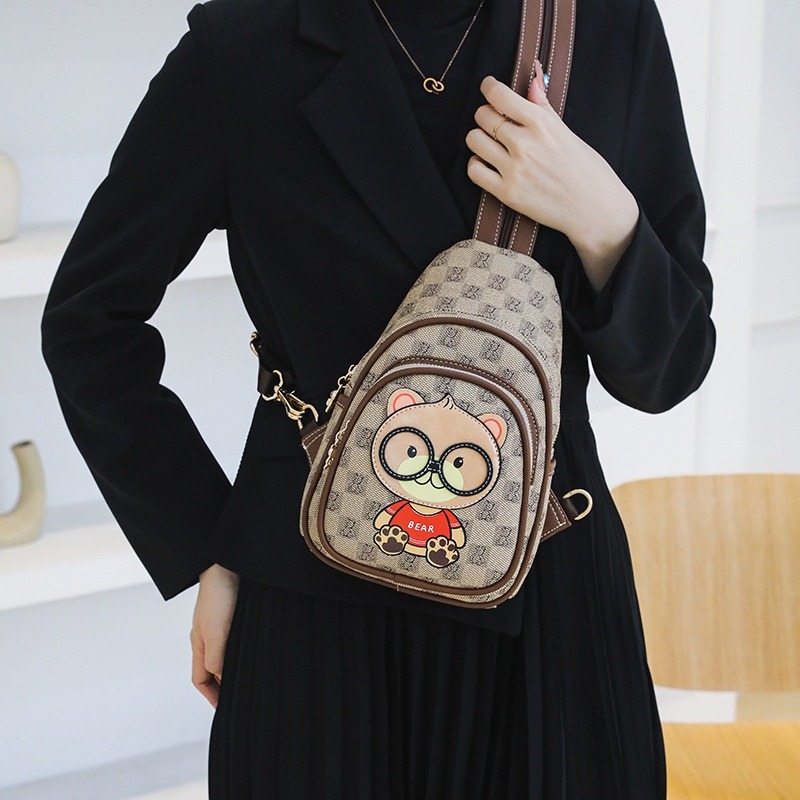 時尚可愛卡通小熊 胸包 百搭休閒多功能 單肩/雙肩 多用途背包 多層大容量 肩背包 側背包 斜背包-細節圖3