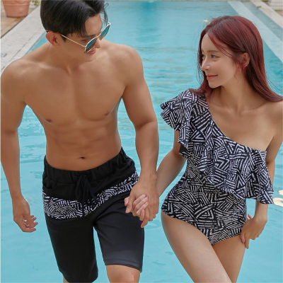 2023新款韓版情侶度假泳衣女單肩一字領性感連身泳衣沙灘褲男