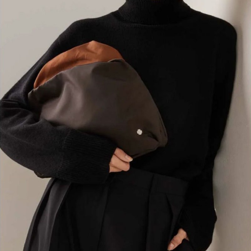 【拾趣】The Row尼龍雲朵包 斜背包 韓版小眾 高級感 大容量 通勤托特包 單肩腋下包女-細節圖2