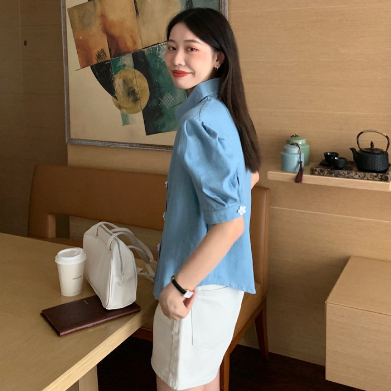 牛奶少女[溫柔不私藏]韓國chic夏季新款設計感小眾女裝洋氣花朵鈕扣泡泡袖牛仔襯衫上衣-細節圖3