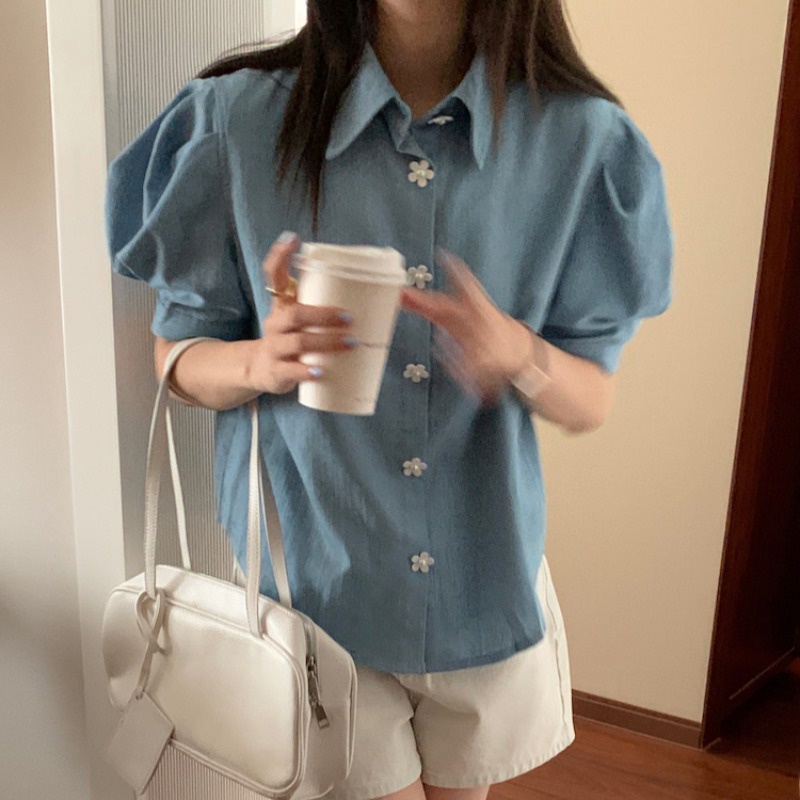牛奶少女[溫柔不私藏]韓國chic夏季新款設計感小眾女裝洋氣花朵鈕扣泡泡袖牛仔襯衫上衣-細節圖4