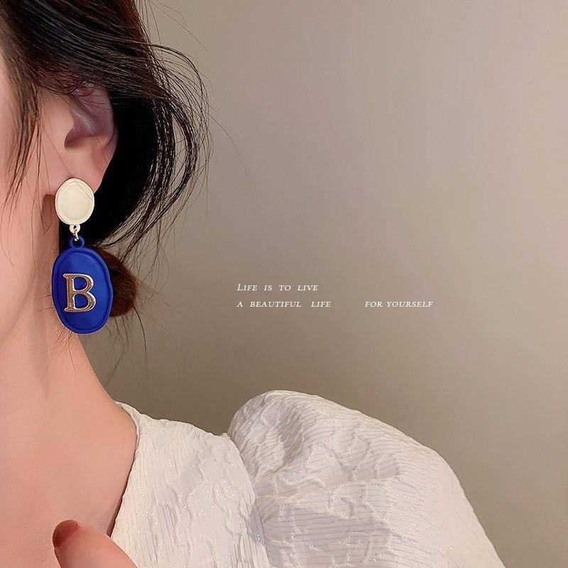 辣妹穿搭必備 925銀針克萊因藍耳環韓國新款設計感耳墜個性氣質高級感耳飾品女生配飾 現貨 實拍-細節圖3