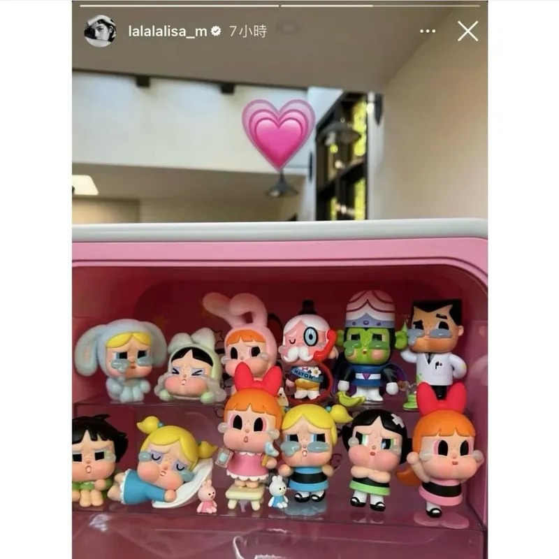 <官方正版授權>CRYBABY X 飛天小女警哭娃系列 盲盒 泡泡瑪特 POPMART 公仔 電視機展示盒-細節圖3