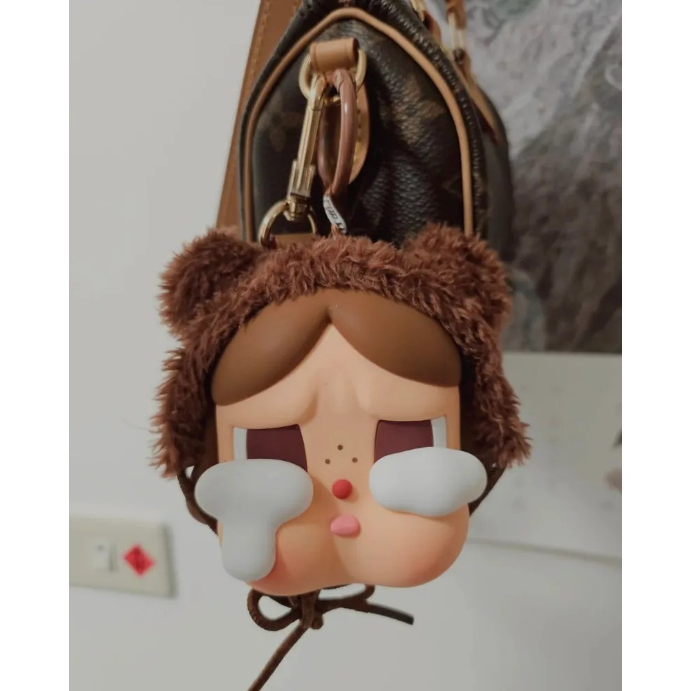 <官方正版>正版泡泡瑪特 POPMART 哭娃 Crybaby 悲傷俱樂部系列 毛絨耳機包 零錢包-細節圖3