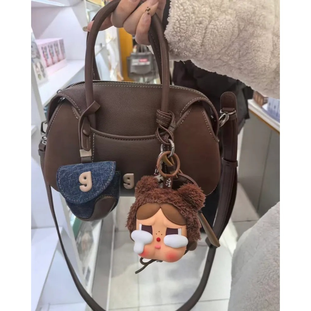 <官方正版>正版泡泡瑪特 POPMART 哭娃 Crybaby 悲傷俱樂部系列 毛絨耳機包 零錢包-細節圖6