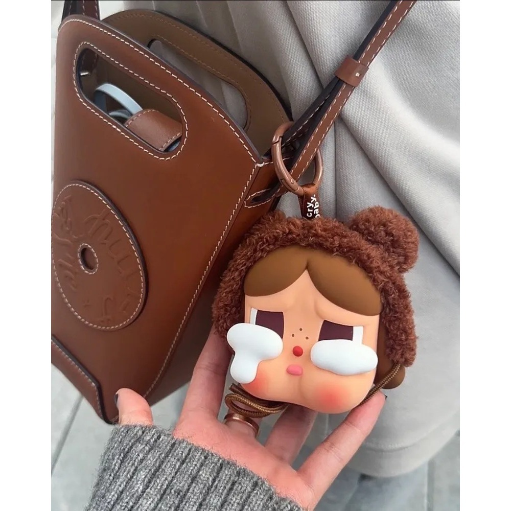 <官方正版>正版泡泡瑪特 POPMART 哭娃 Crybaby 悲傷俱樂部系列 毛絨耳機包 零錢包-細節圖7