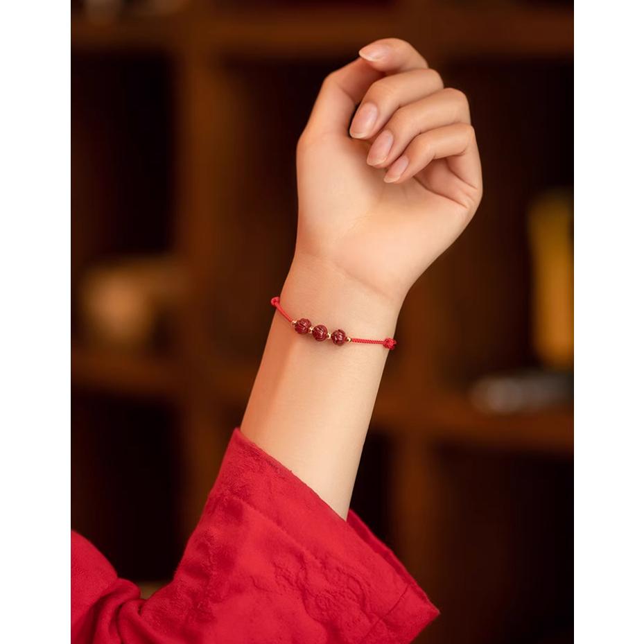 B1046．硃砂蓮花紅繩手鍊 紅繩 蓮花紅繩手鏈 本命年 辟邪護身 轉運手鏈 防小人 辟邪除穢 開運祈福 求財 保平安-細節圖3