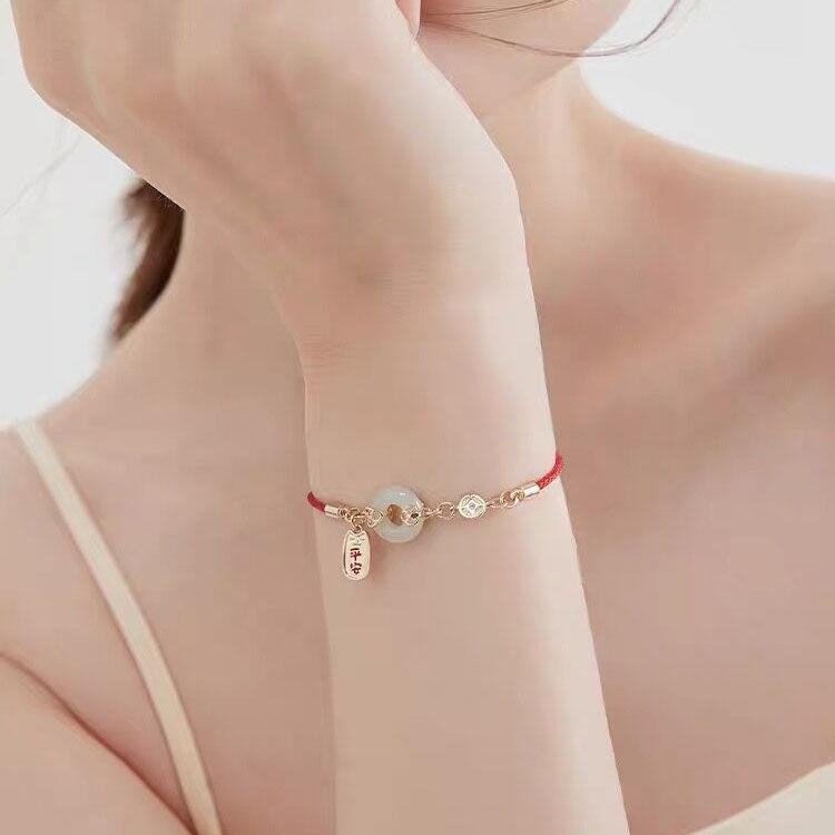 B1054．招財和闐玉手鍊 平安扣手繩 招財手鍊 本命年避邪護身 好運紅繩手鍊  防小人 避邪除穢 開運祈福 農曆七月-細節圖9