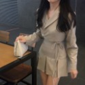 P277✨現貨韓系/西裝套裝/短版西裝外套+百褶裙/學院風/正式/西裝領綁帶外套+高腰百褶裙/裙子/秋天/婚禮穿搭/韓國-規格圖9