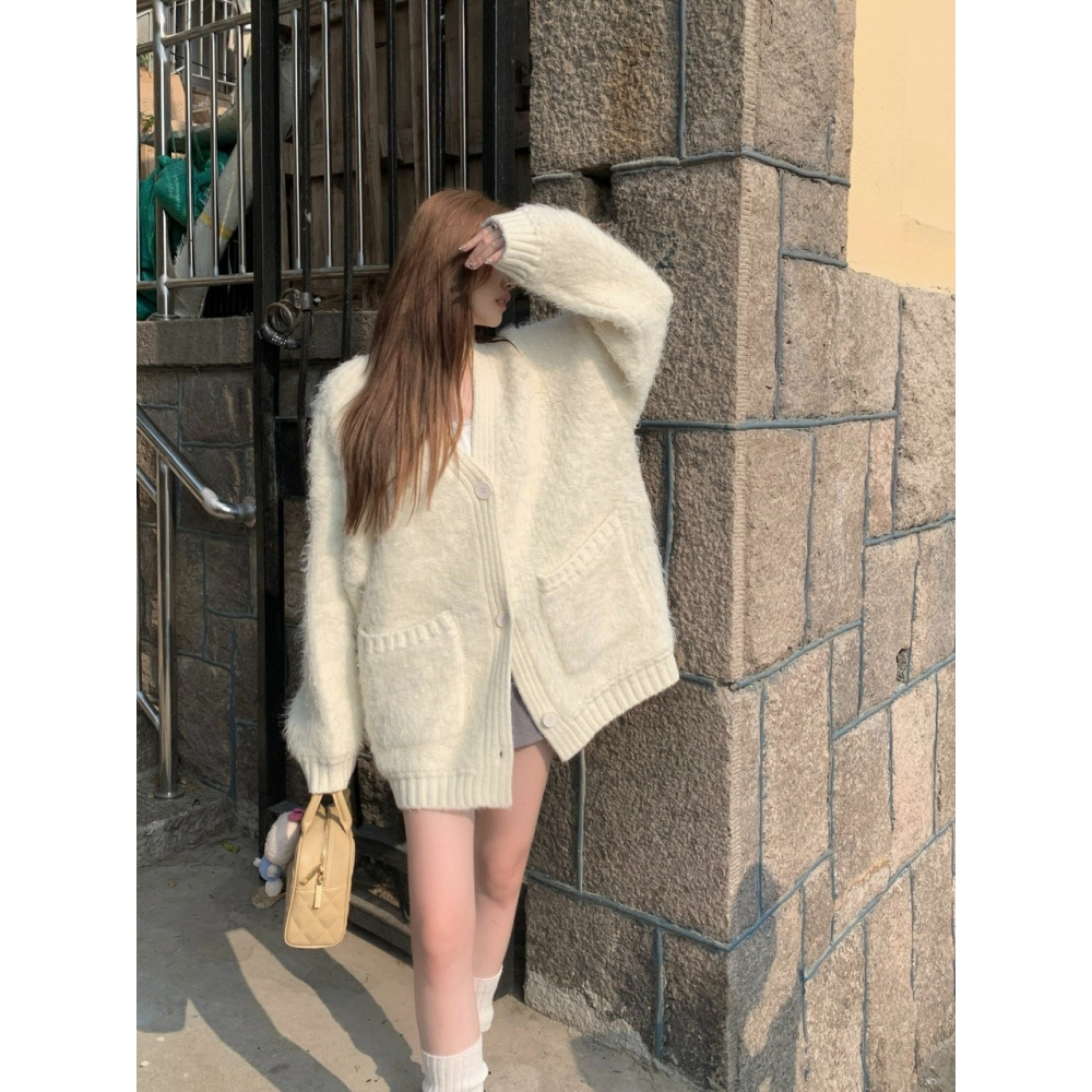 S436✨現貨/韓系/秋冬/軟軟軟~白色毛衣外套/寬鬆/加厚/保暖/針織外套/單排釦/軟糯/長袖/毛茸茸/毛絨絨/熊熊感-細節圖3