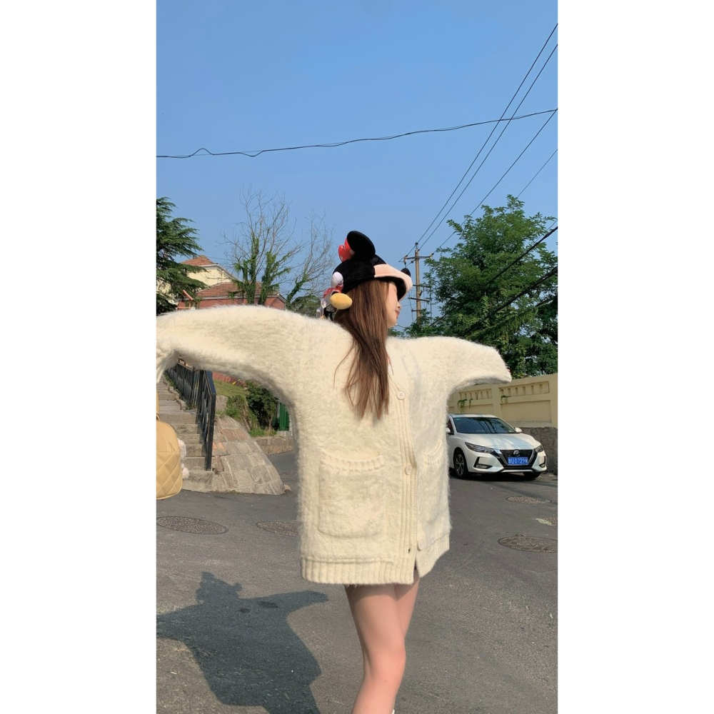 S436✨現貨/韓系/秋冬/軟軟軟~白色毛衣外套/寬鬆/加厚/保暖/針織外套/單排釦/軟糯/長袖/毛茸茸/毛絨絨/熊熊感-細節圖8