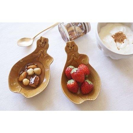 ｜隱隱選物｜【現貨】益子燒 吉澤窯/職人手作 松鼠飯匙盤 抱著橡實器皿-細節圖8