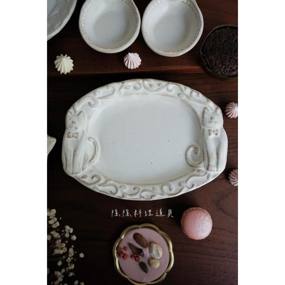 ｜隱隱選物｜【現貨】益子燒 職人-若林健吾 戴著領結的貓咪橢圓器皿-細節圖3