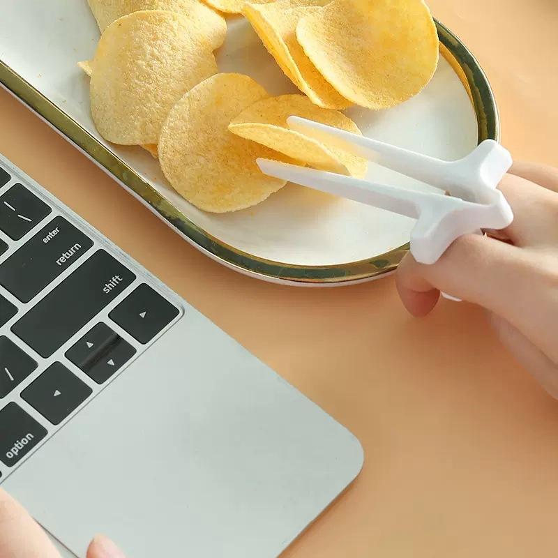 懶人零食夾【酪旅子】不沾手零食筷 手指筷子 餅乾夾 洋芋片夾 零食神器 零食夾 零食筷 【0262】-細節圖4