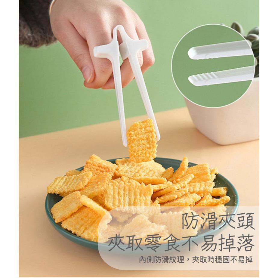 懶人零食夾【酪旅子】不沾手零食筷 手指筷子 餅乾夾 洋芋片夾 零食神器 零食夾 零食筷 【0262】-細節圖7