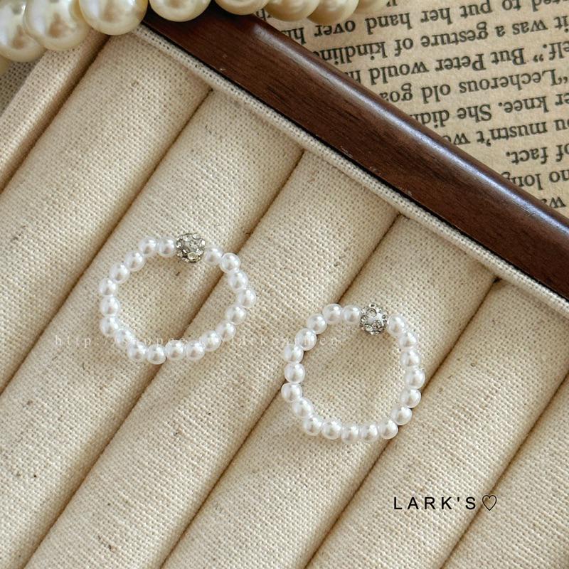 𝗟𝗔𝗥𝗞＇𝗦 ♡ 現貨｜特惠款🥂氣質仿珍珠小鑽串珠戒指-細節圖2