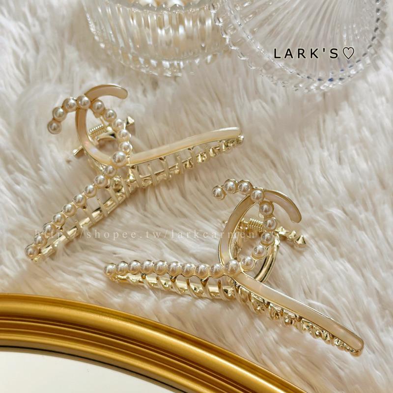 𝗟𝗔𝗥𝗞＇𝗦 ♡ 現貨｜正韓🇰🇷 精緻雙𝑪珍珠人魚姬 醋酸 重磅 合金 鯊魚夾-細節圖2