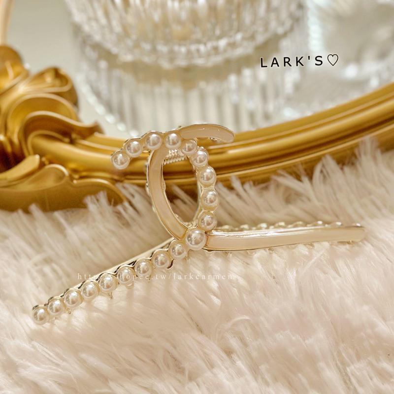 𝗟𝗔𝗥𝗞＇𝗦 ♡ 現貨｜正韓🇰🇷 精緻雙𝑪珍珠人魚姬 醋酸 重磅 合金 鯊魚夾-細節圖3