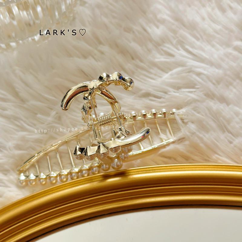 𝗟𝗔𝗥𝗞＇𝗦 ♡ 現貨｜正韓🇰🇷 精緻雙𝑪珍珠人魚姬 醋酸 重磅 合金 鯊魚夾-細節圖5