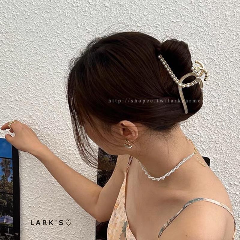 𝗟𝗔𝗥𝗞＇𝗦 ♡ 現貨｜正韓🇰🇷 精緻雙𝑪珍珠人魚姬 醋酸 重磅 合金 鯊魚夾-細節圖8