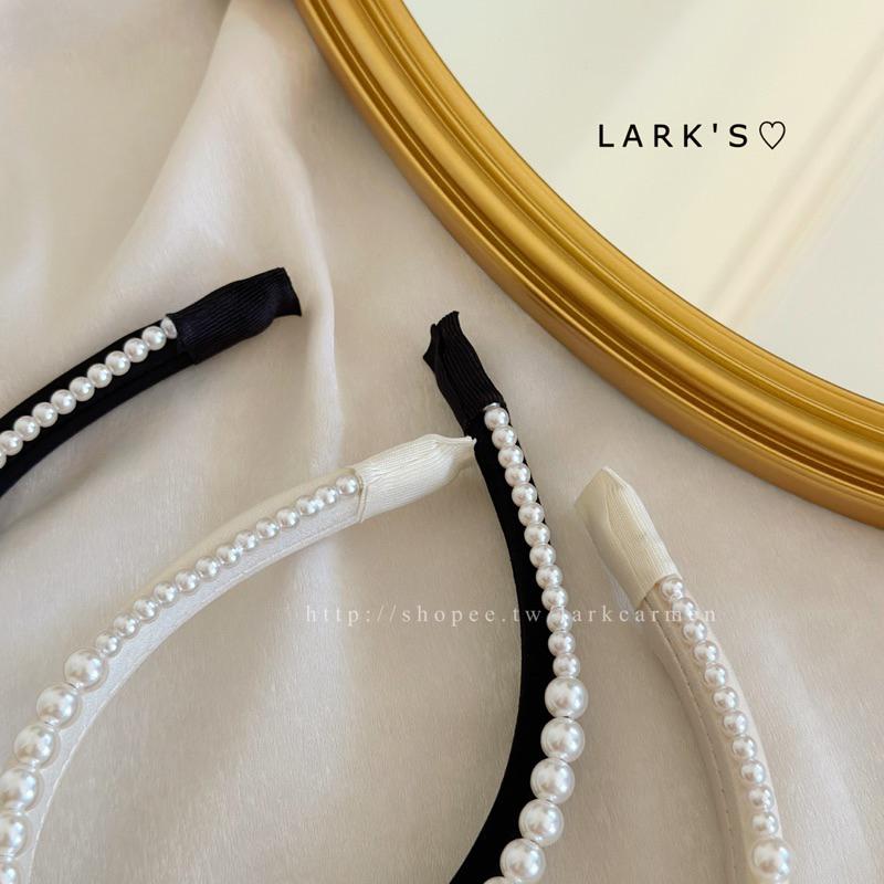 𝗟𝗔𝗥𝗞＇𝗦 ♡ 現貨｜法式赫本風 綢緞面 拼接 珍珠髮箍｜𝟐色-細節圖4