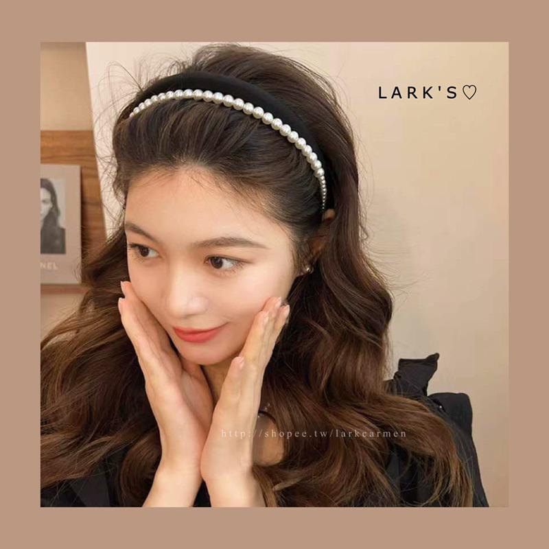 𝗟𝗔𝗥𝗞＇𝗦 ♡ 現貨｜法式赫本風 綢緞面 拼接 珍珠髮箍｜𝟐色-細節圖9