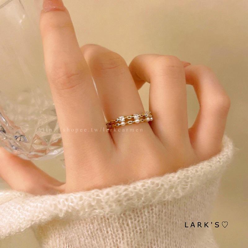 𝗟𝗔𝗥𝗞＇𝗦 ♡ 現貨｜合金 輕奢質感 珍珠鋯石雙鍊 戒指 開口戒指-細節圖2