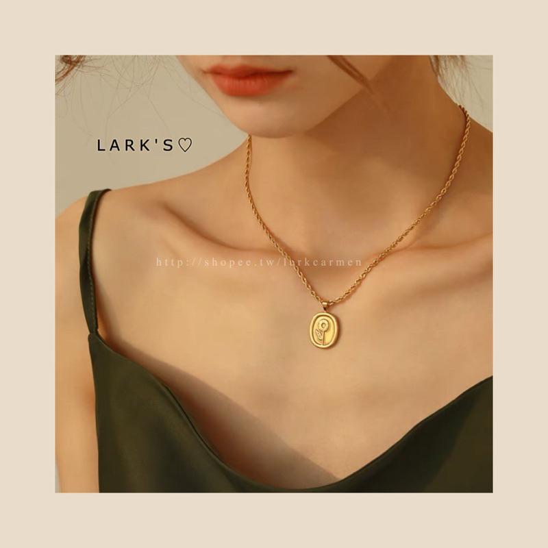 𝗟𝗔𝗥𝗞’𝗦 ♡︎ 現貨｜鈦鋼鍍18k 金色vintage向日葵吊牌 項鍊 麻花鍊-細節圖8