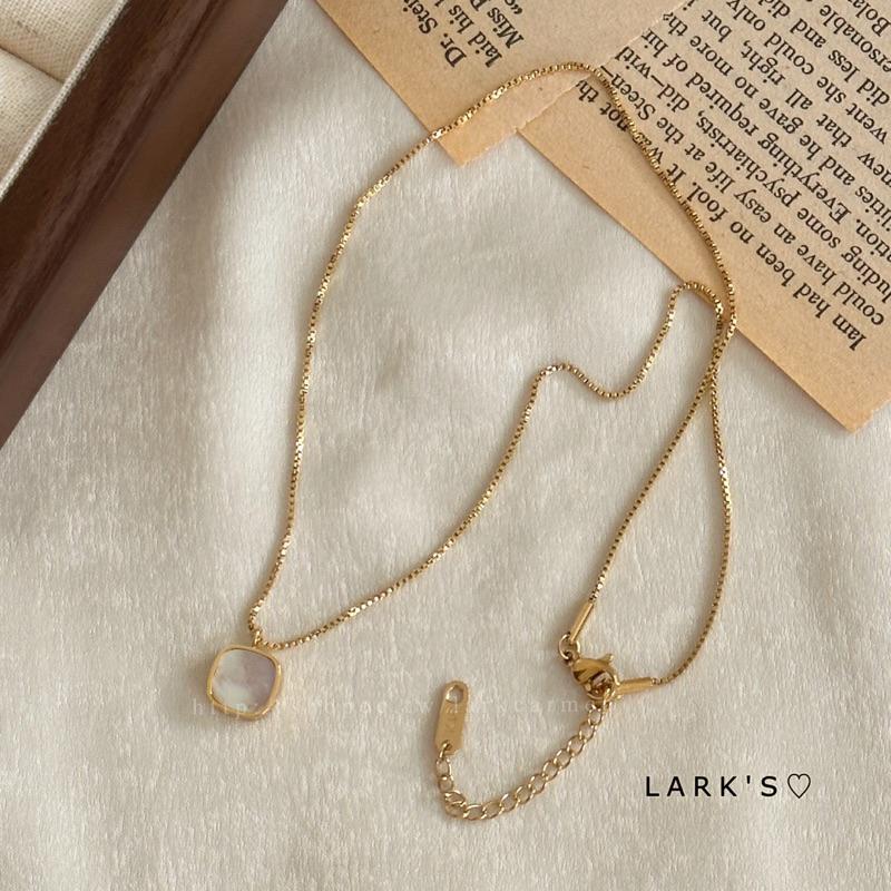 𝗟𝗔𝗥𝗞＇𝗦 ♡ 現貨｜鈦鋼鍍18k 復古母貝小方糖項鍊 鎖骨鍊-細節圖6