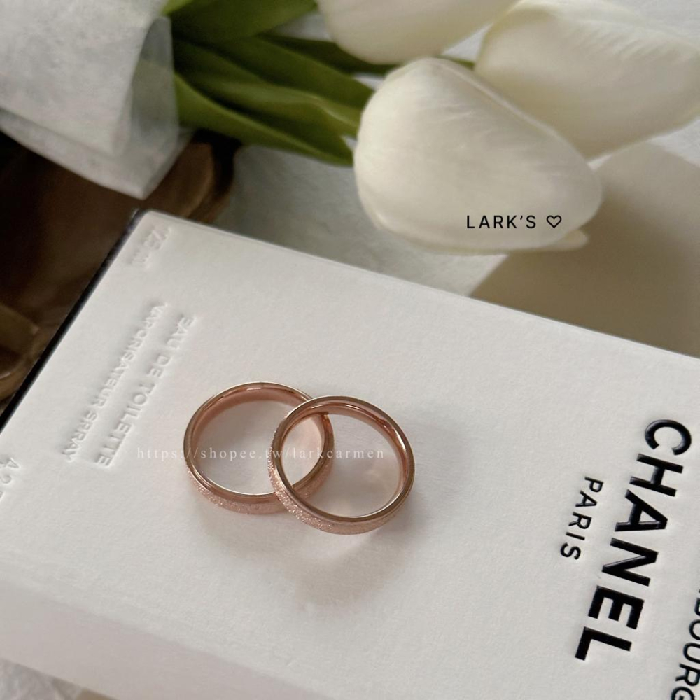 𝗟𝗔𝗥𝗞＇𝗦 ♡ 現貨｜鈦鋼 輕奢玫瑰金鑽砂戒指 美圍#7 #8-細節圖4