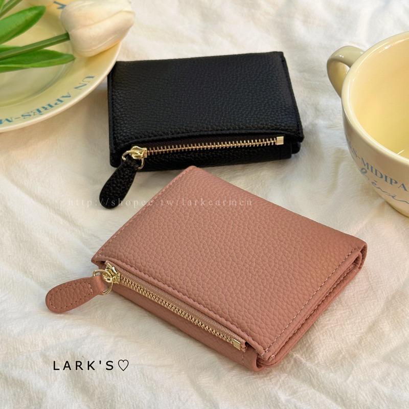 𝗟𝗔𝗥𝗞＇𝗦 ♡ 現貨｜質感小圓豆 荔枝紋 兩摺短夾 零錢包｜𝟐色-細節圖3