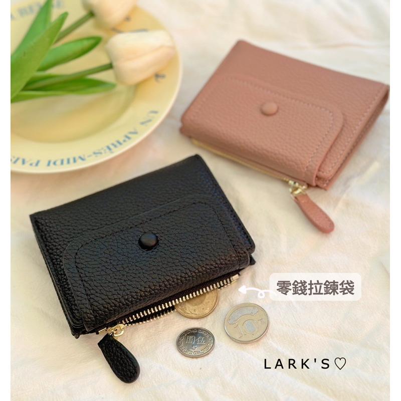 𝗟𝗔𝗥𝗞＇𝗦 ♡ 現貨｜質感小圓豆 荔枝紋 兩摺短夾 零錢包｜𝟐色-細節圖7