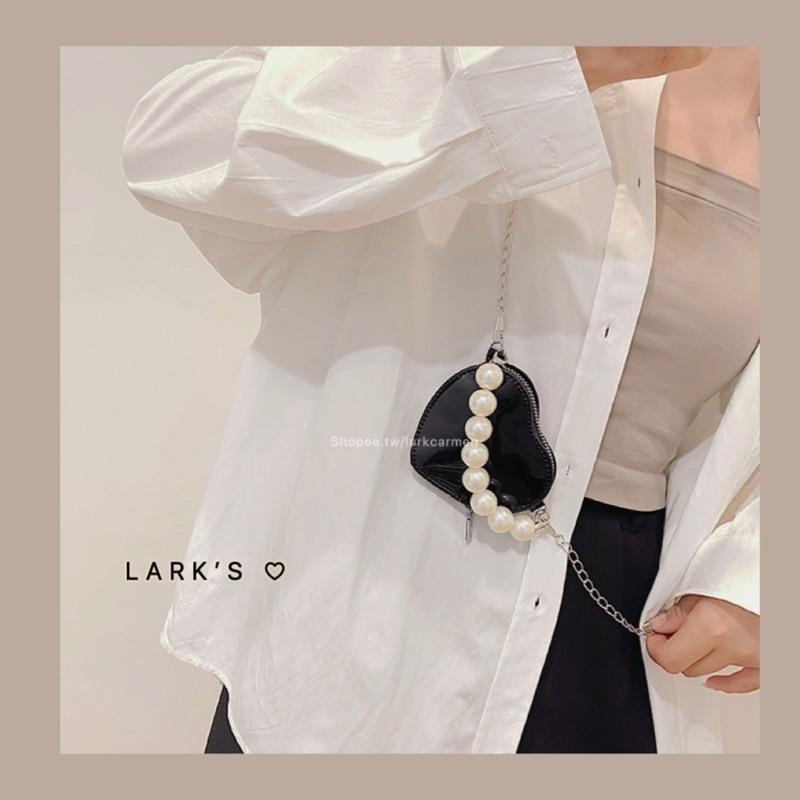 𝗟𝗔𝗥𝗞＇𝗦 ♡ 現貨｜亮面桃心珍珠鍊 鍊帶 零錢包 鑰匙包 愛心小廢包-細節圖4