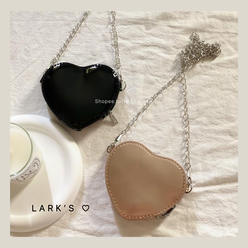 𝗟𝗔𝗥𝗞＇𝗦 ♡ 現貨｜亮面桃心珍珠鍊 鍊帶 零錢包 鑰匙包 愛心小廢包-細節圖5