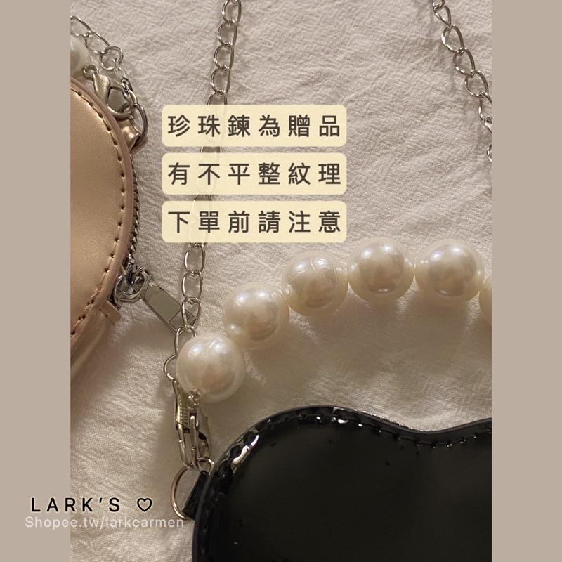 𝗟𝗔𝗥𝗞＇𝗦 ♡ 現貨｜亮面桃心珍珠鍊 鍊帶 零錢包 鑰匙包 愛心小廢包-細節圖9