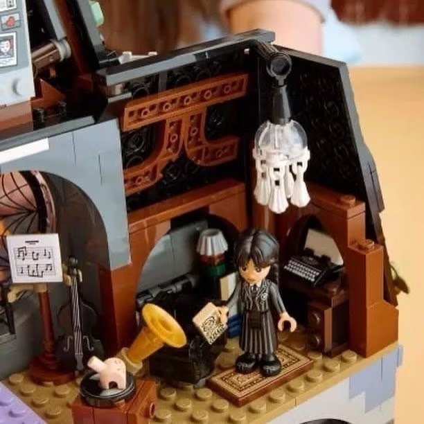 【高雄∣阿育小舖】LEGO 76781 Wednesday & Enid＇s Dorm Room-細節圖6