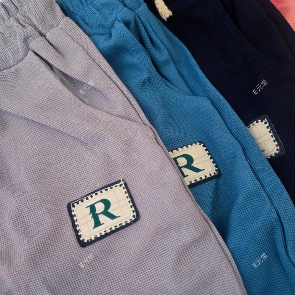 (現貨，附發票)春秋季~R標華夫格兒童休閒長褲 大童童裝 兒童長褲 兒童休閒褲-細節圖4