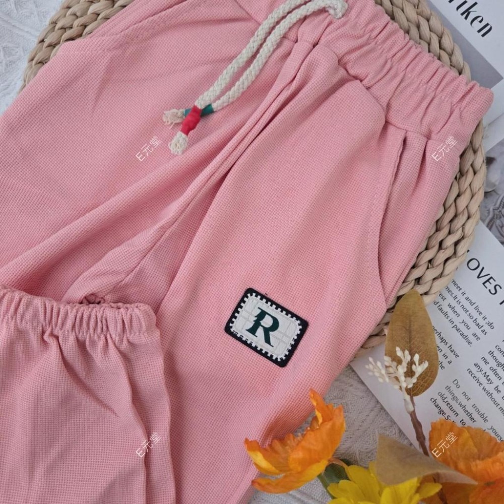 (現貨，附發票)春秋季~R標華夫格兒童休閒長褲 大童童裝 兒童長褲 兒童休閒褲-細節圖5