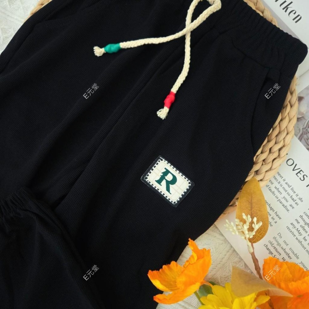 (現貨，附發票)春秋季~R標華夫格兒童休閒長褲 大童童裝 兒童長褲 兒童休閒褲-細節圖7