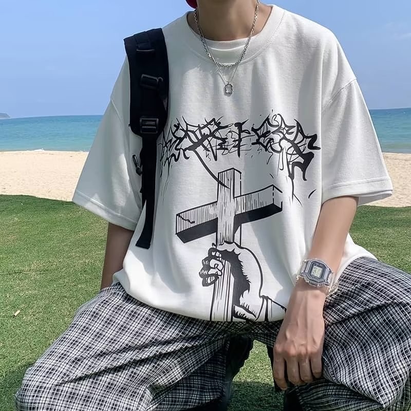 『癮品流行』十字架印花 美式字母印花短袖T恤 復古高街圓領上衣 純棉五分袖 休閒百搭 大碼寬鬆 M-5XL-細節圖3