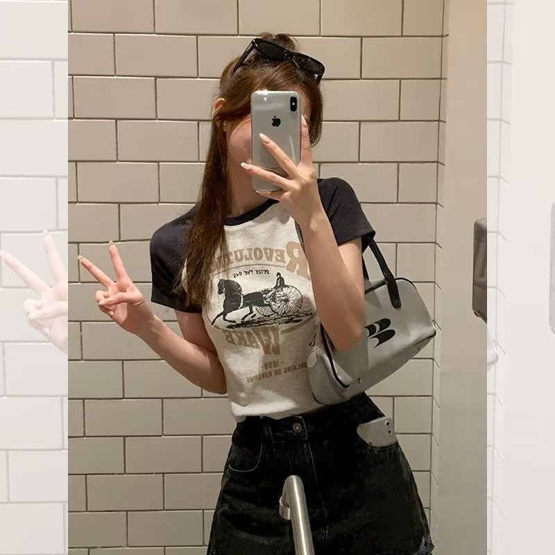 『癮品流行』美式復古辣妹風 潮流上衣  正肩T恤短袖 夏季印花修身  純欲 短款上衣女生-細節圖5