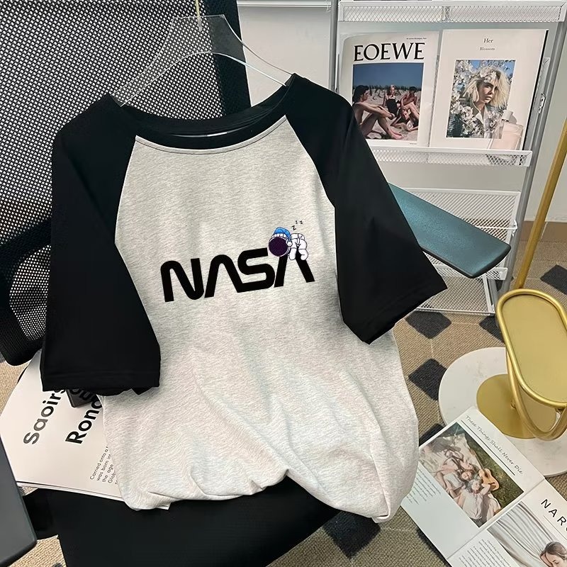 『癮品流行』撞色拼接正肩t恤短袖女夏季2023新款圓領小眾設計感 寬鬆百搭上衣潮  簡約字母印花上衣-細節圖3