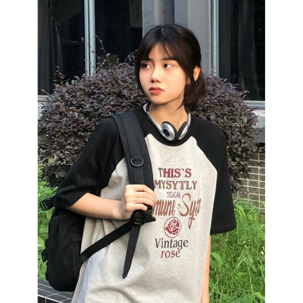 『癮品流行』 純棉圓領T恤 純棉短袖T恤女寬鬆新款字母印花設計感上衣 拼接上衣 寬鬆T恤-細節圖3