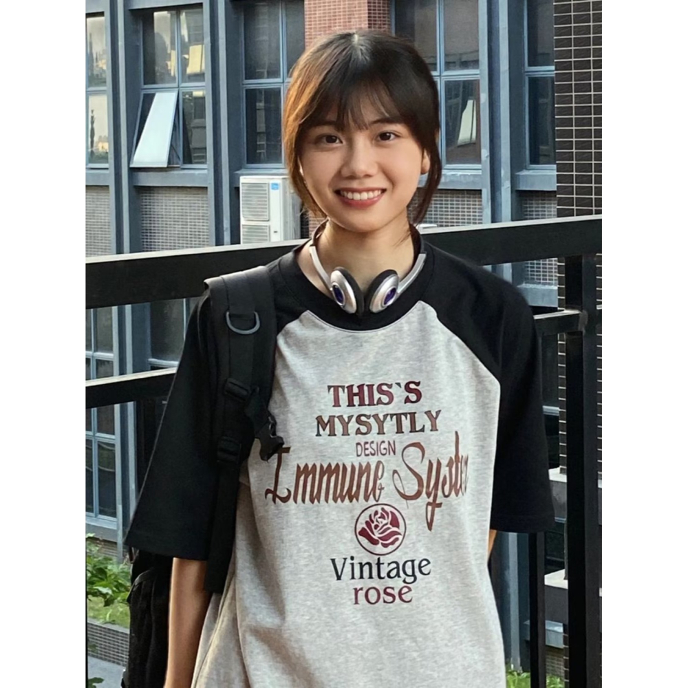 『癮品流行』 純棉圓領T恤 純棉短袖T恤女寬鬆新款字母印花設計感上衣 拼接上衣 寬鬆T恤-細節圖4