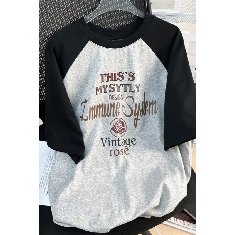 『癮品流行』 純棉圓領T恤 純棉短袖T恤女寬鬆新款字母印花設計感上衣 拼接上衣 寬鬆T恤-細節圖7