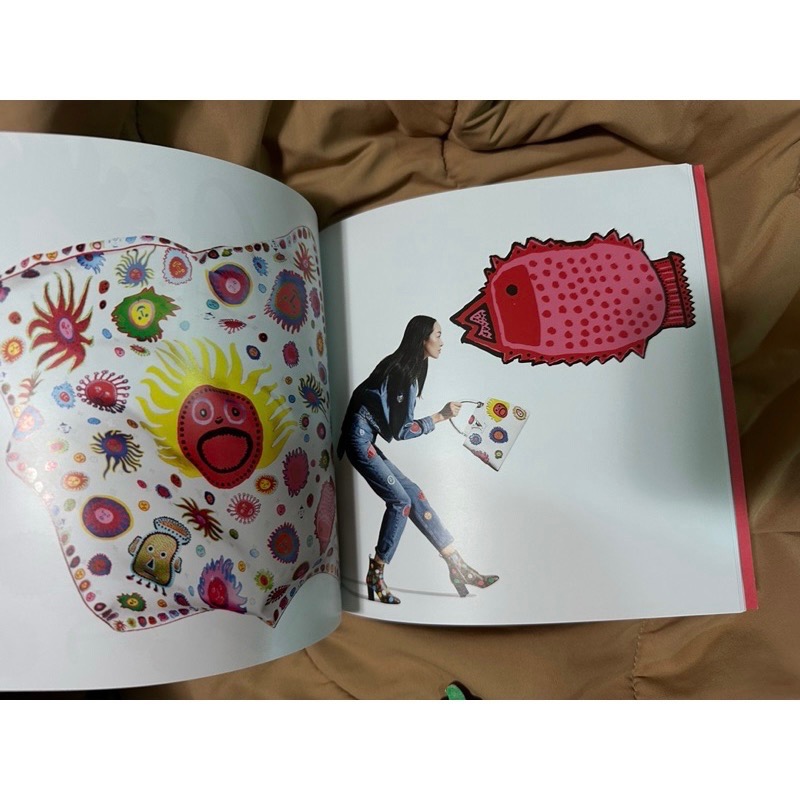 ￼LV 草間彌生 南瓜牌及相冊集 限量絕版（有摺痕）-細節圖2