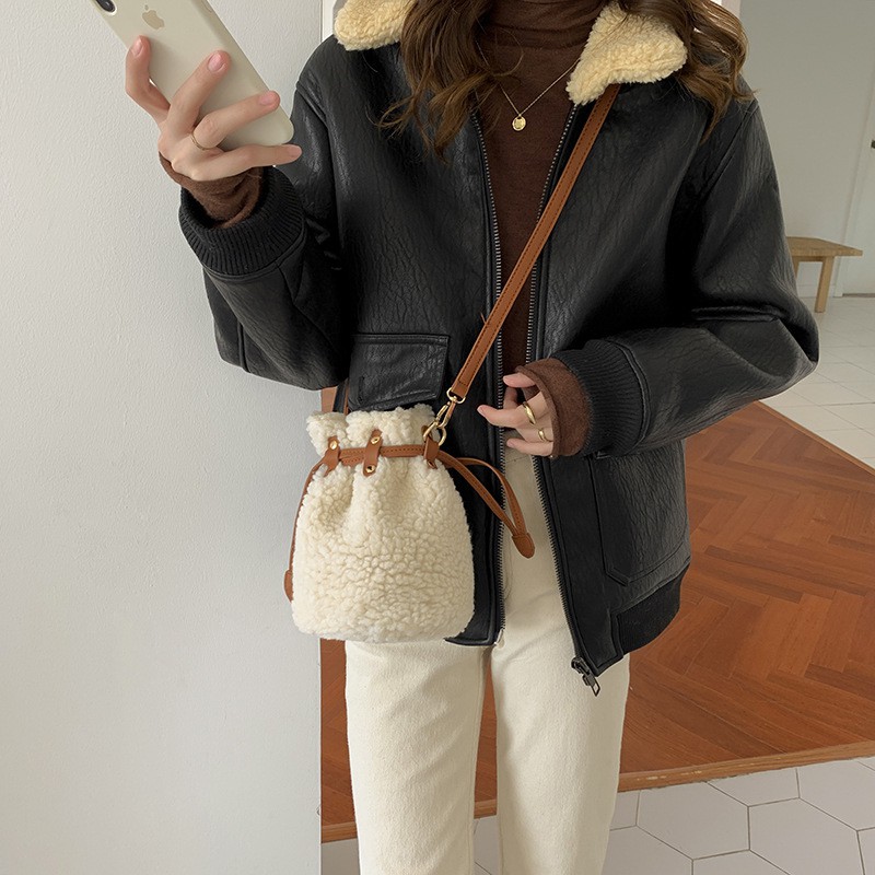 MDMS⭐️可愛小包/羊羔包/斜背包/毛絨包包/水桶包/抽繩包/羊羔毛包/女生包包/抽繩水桶包/女小包/包包/B481-細節圖2