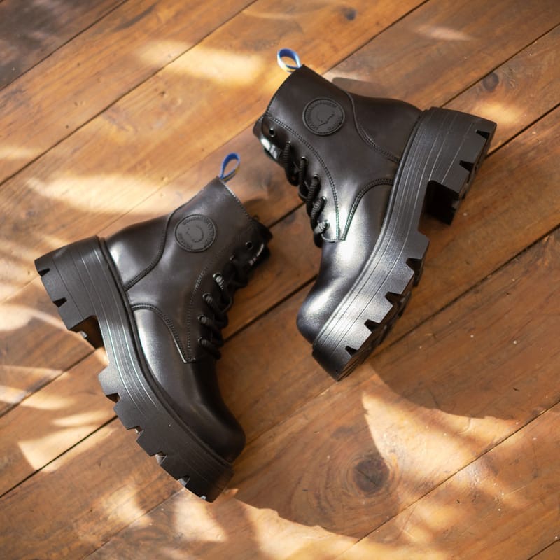 𝗖𝗵𝗼𝗼𝗦𝗵𝗼𝗽➜ 北歐小刺蝟-酷萌搖滾．厚底圓頭側拉鍊綁帶皮革中筒靴-細節圖3